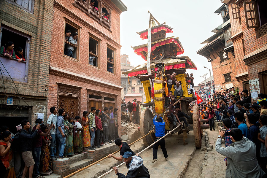 Pulling chariot at Bhaktapur